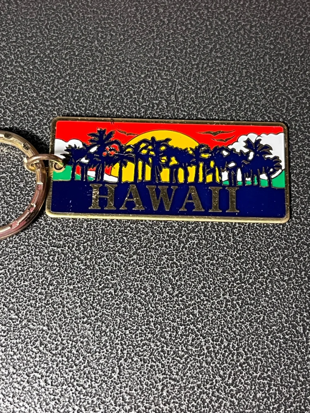 Hawaii Souvenir Keychain - Multicolor Tropical Design, Travel, Memorabilia